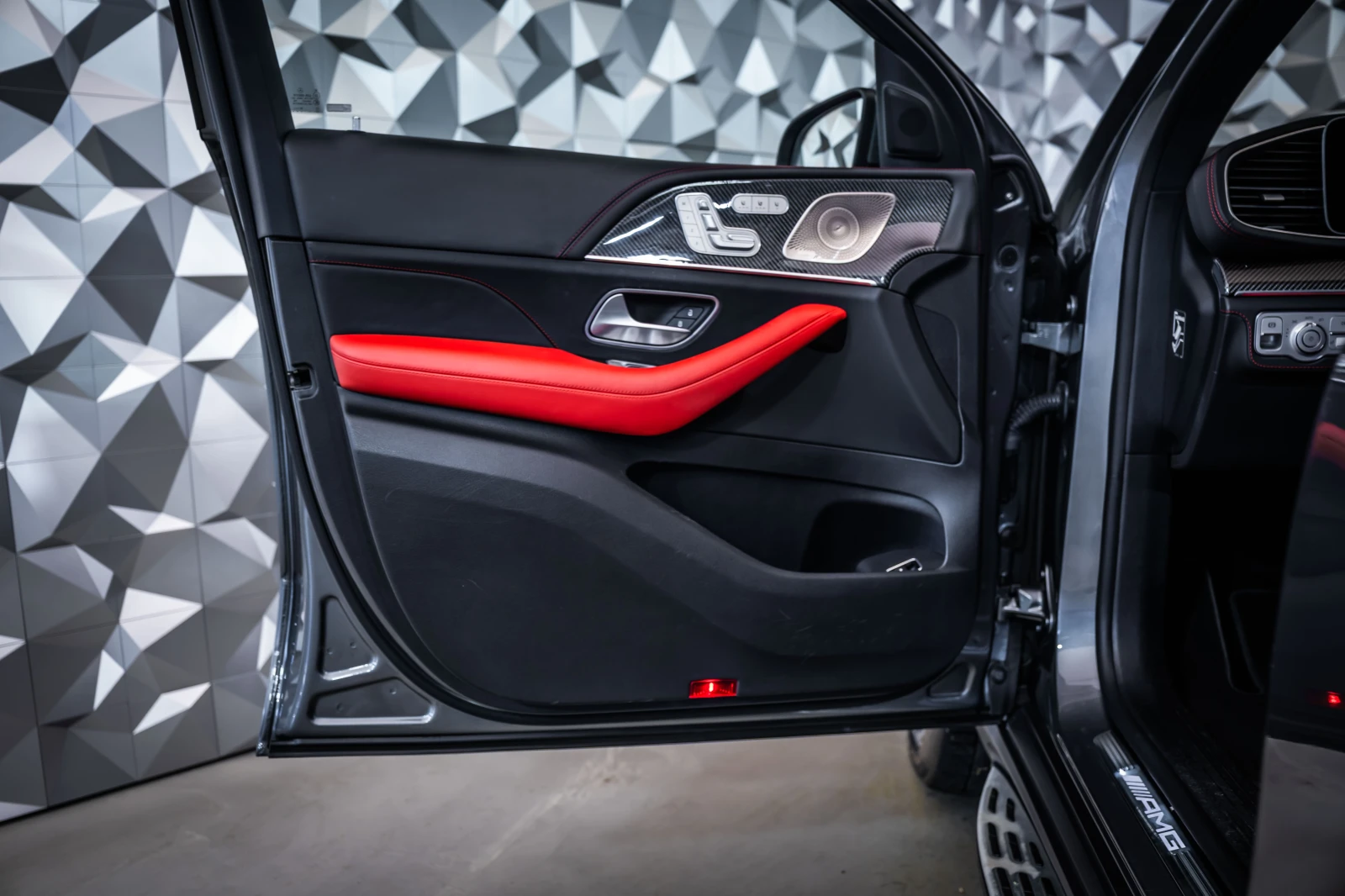 Mercedes-Benz GLE 63 S AMG 4M+ Exclusive* Carbon* Burm* 360, снимка 7 - Автомобили и джипове - 55656010
