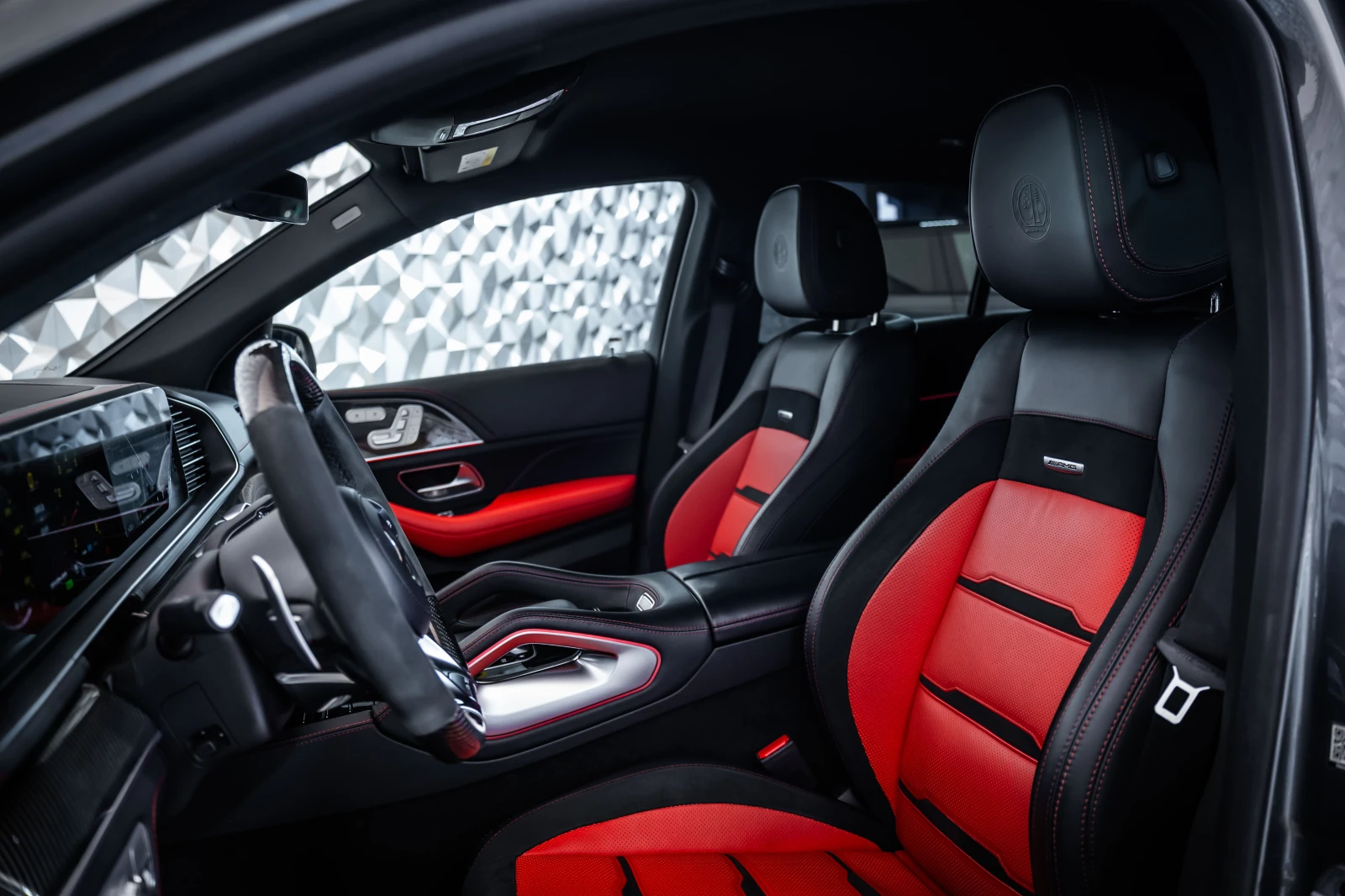 Mercedes-Benz GLE 63 S AMG 4M+ Exclusive* Carbon* Burm* 360, снимка 13 - Автомобили и джипове - 55656010