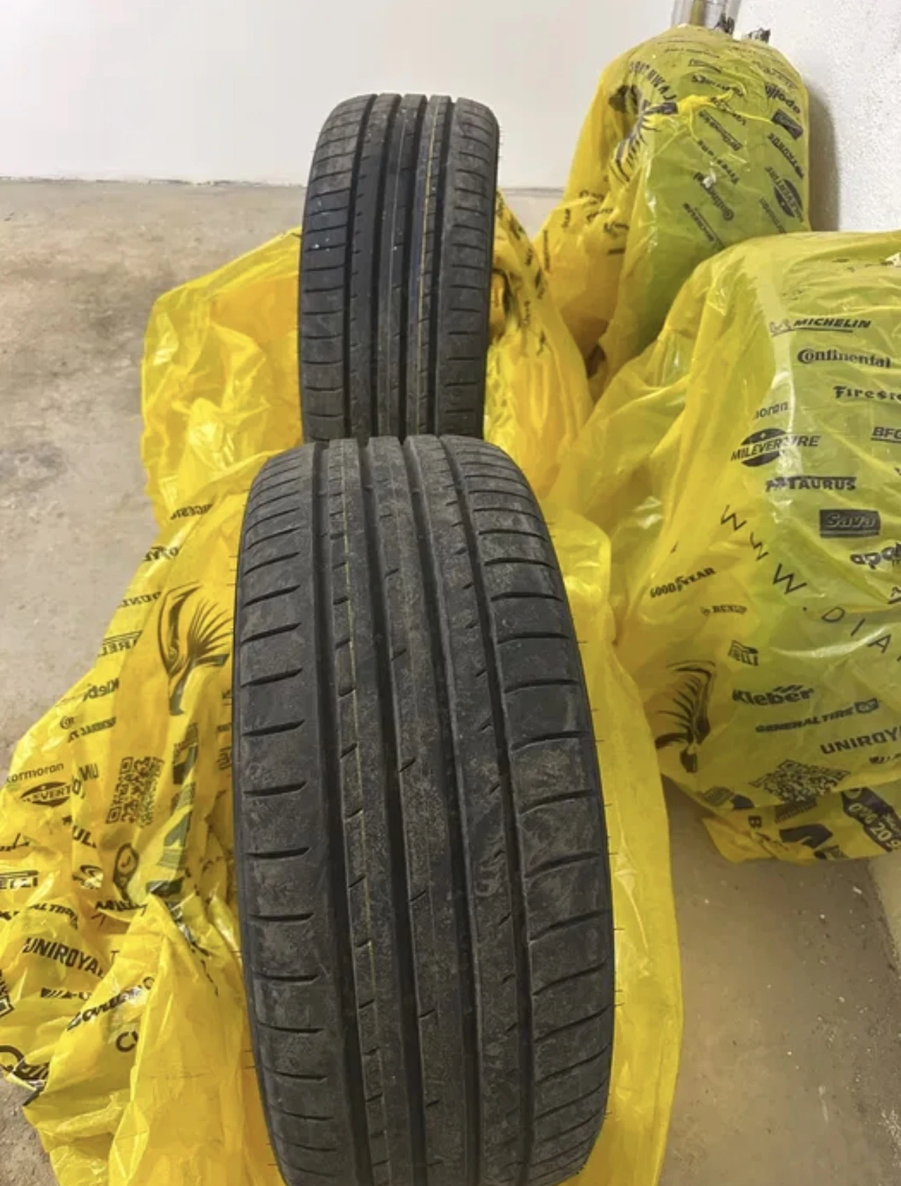 Гуми Летни 215/45R18