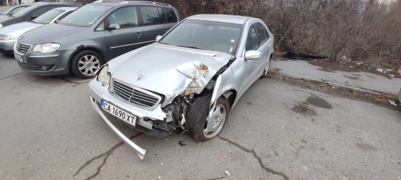 Mercedes-Benz C 200, снимка 6 - Автомобили и джипове - 48860594