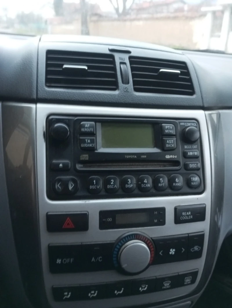 Toyota Avensis verso, снимка 7 - Автомобили и джипове - 52938347