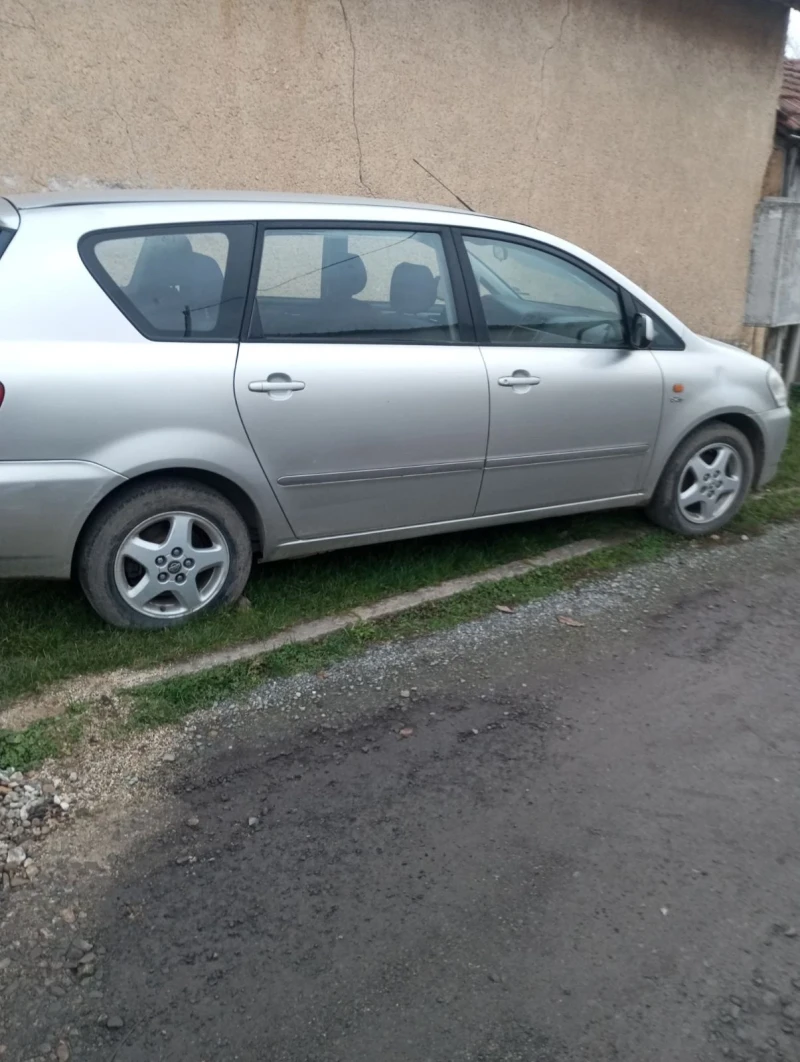 Toyota Avensis verso, снимка 4 - Автомобили и джипове - 52938347