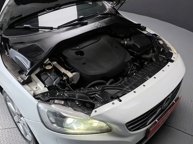 Volvo S60, снимка 6 - Автомобили и джипове - 54326560