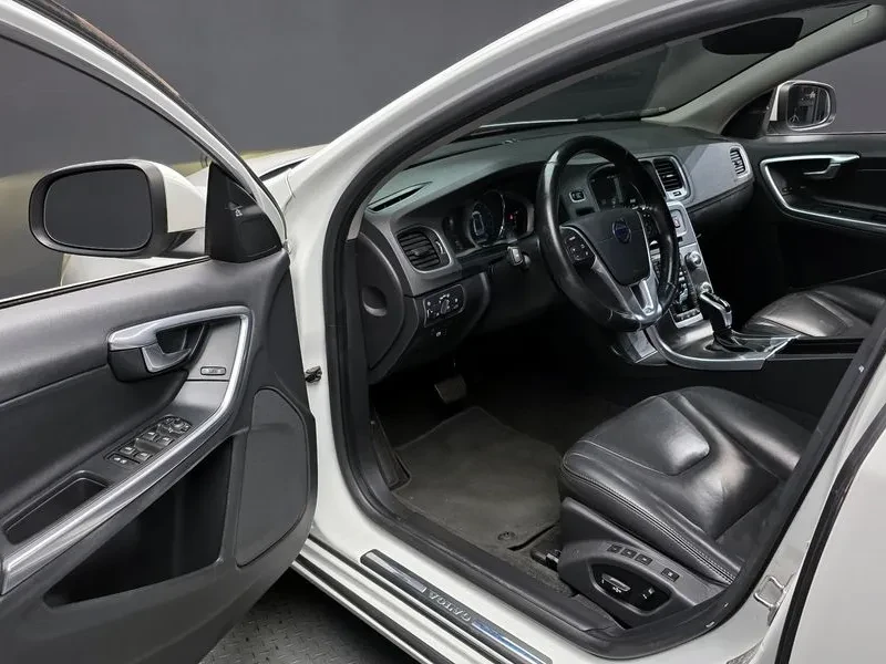 Volvo S60, снимка 11 - Автомобили и джипове - 54326560