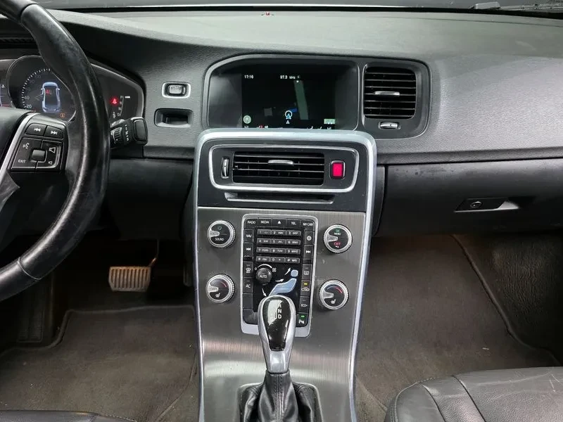 Volvo S60, снимка 14 - Автомобили и джипове - 54326560