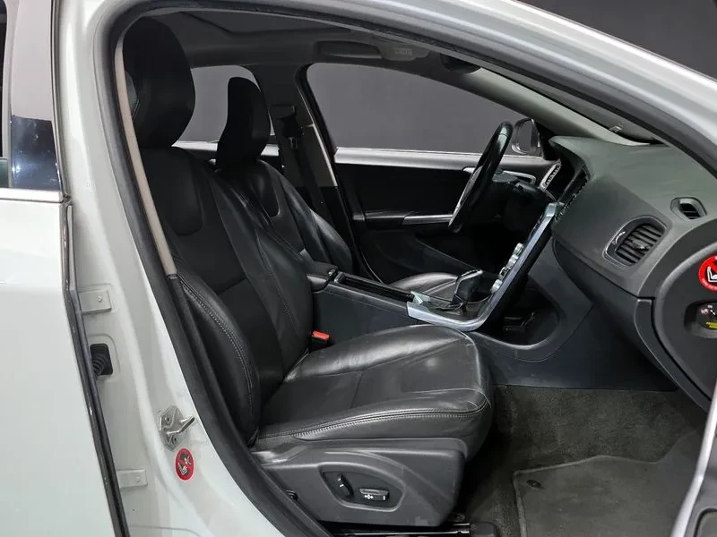 Volvo S60, снимка 10 - Автомобили и джипове - 54326560