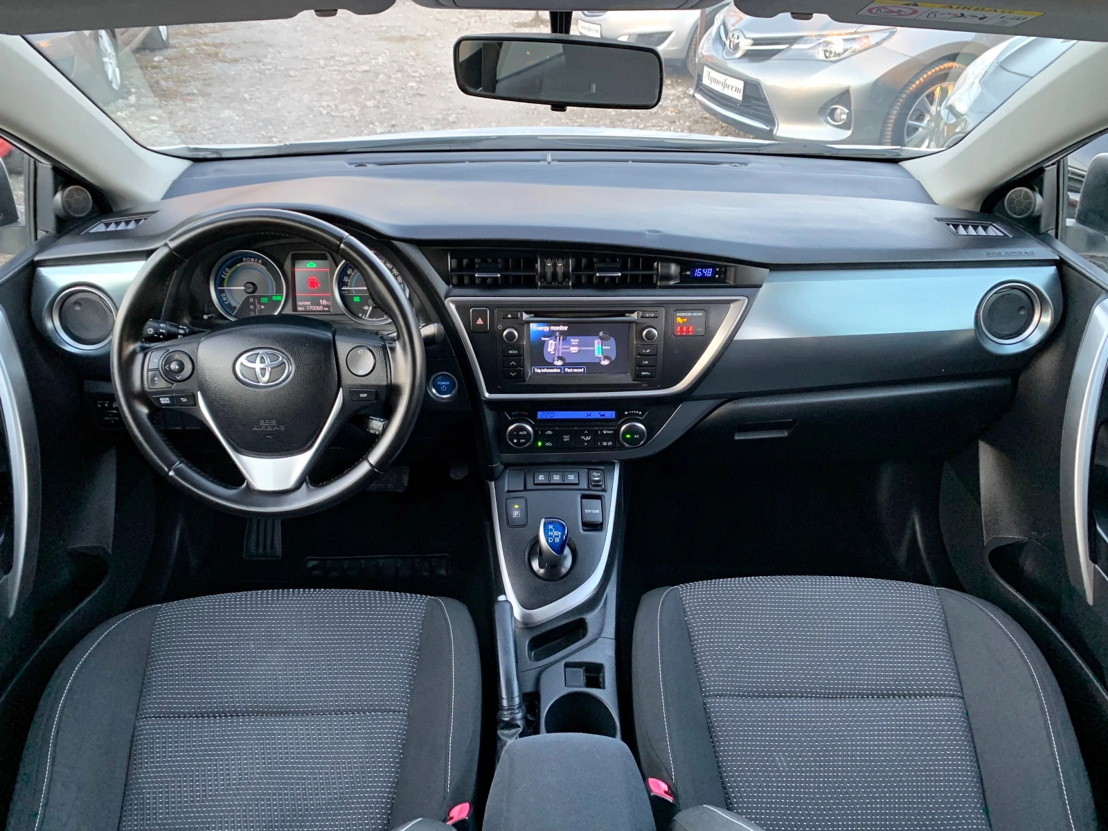 Toyota Auris 1.8i HYBRID - изображение 9