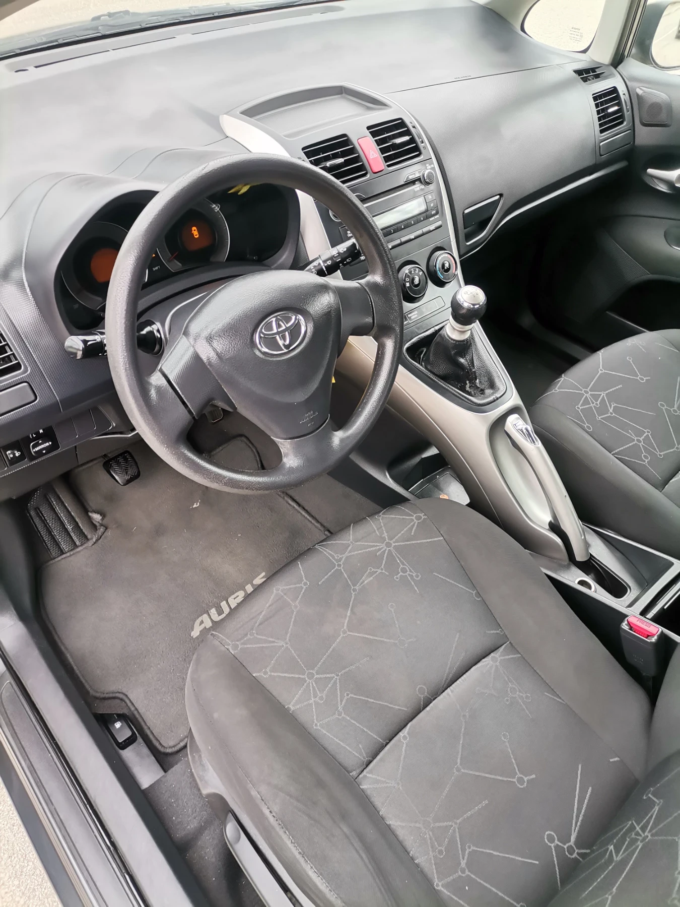 Toyota Auris 1.4 D4D 90к.155х.км - изображение 8