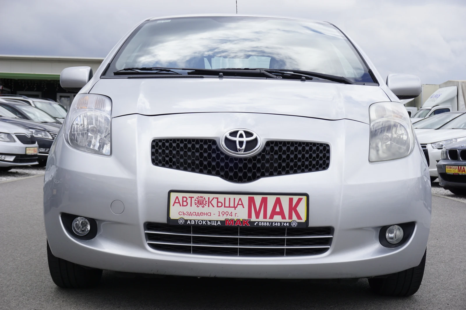 Toyota Yaris 1.3/ АГУ - изображение 2