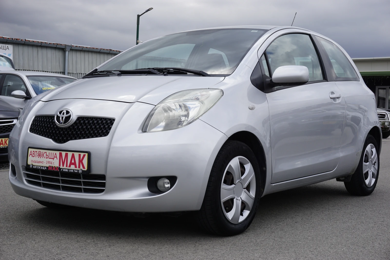 Toyota Yaris 1.3/ АГУ - изображение 3