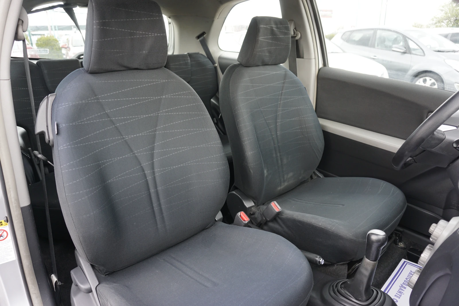 Toyota Yaris 1.3/ АГУ - изображение 10