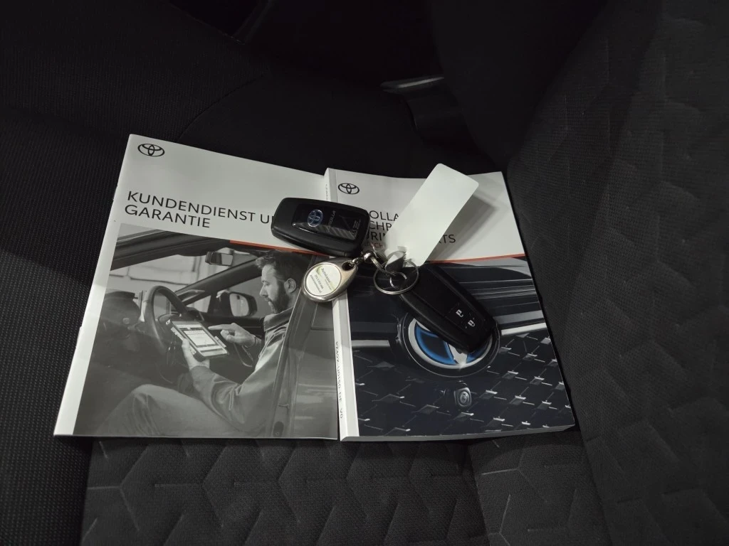 Toyota Corolla TS 1.8 Hybrid Реални КМ, снимка 10 - Автомобили и джипове - 53714635