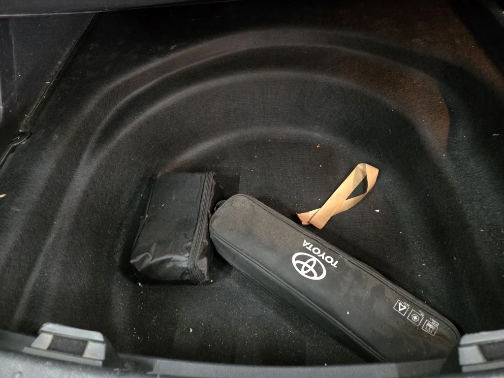 Toyota Corolla TS 1.8 Hybrid Реални КМ, снимка 12 - Автомобили и джипове - 53714635