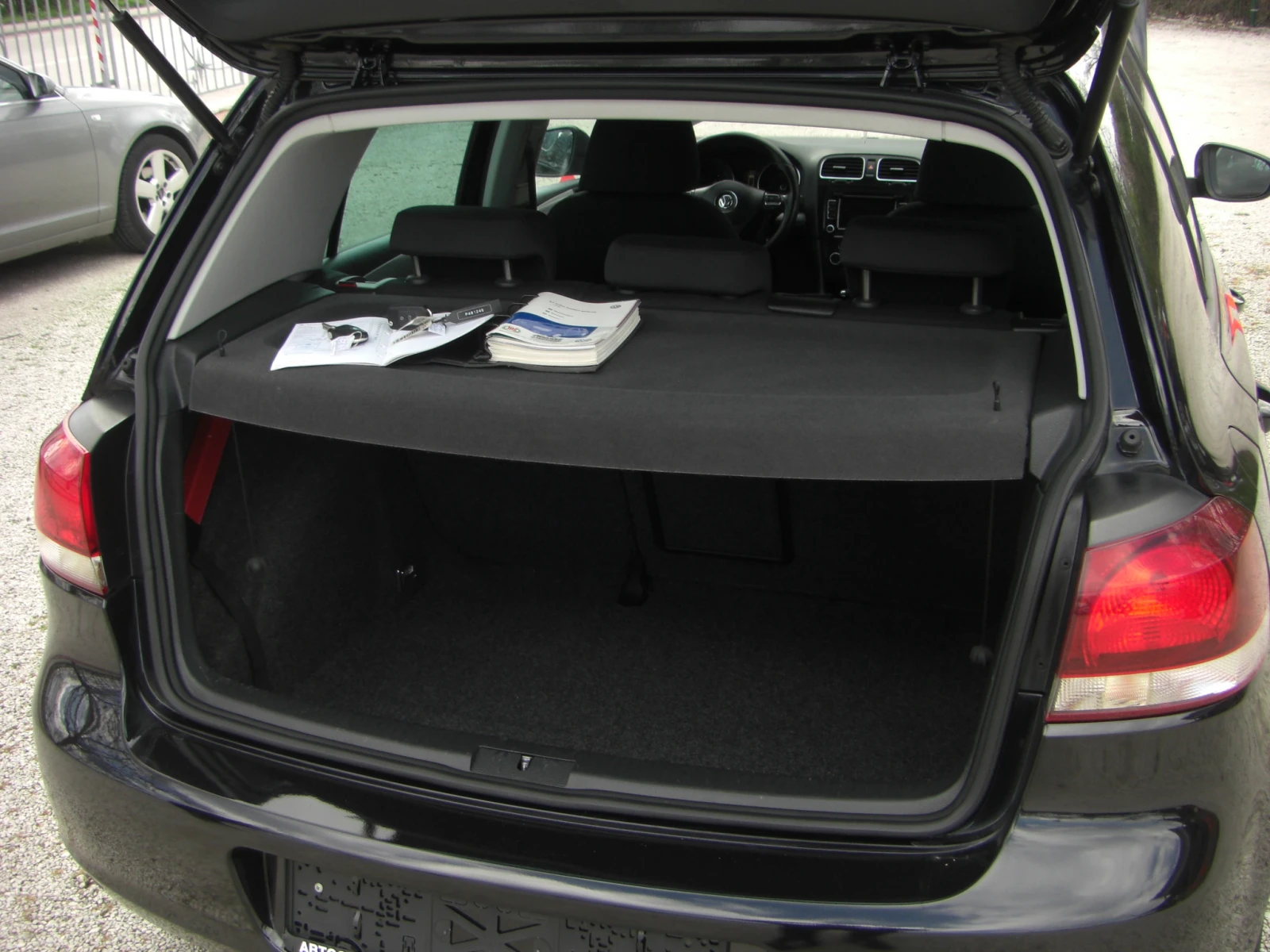 VW Golf 1.4TSI High Line NAVI AVTOMAT, снимка 16 - Автомобили и джипове - 53913569