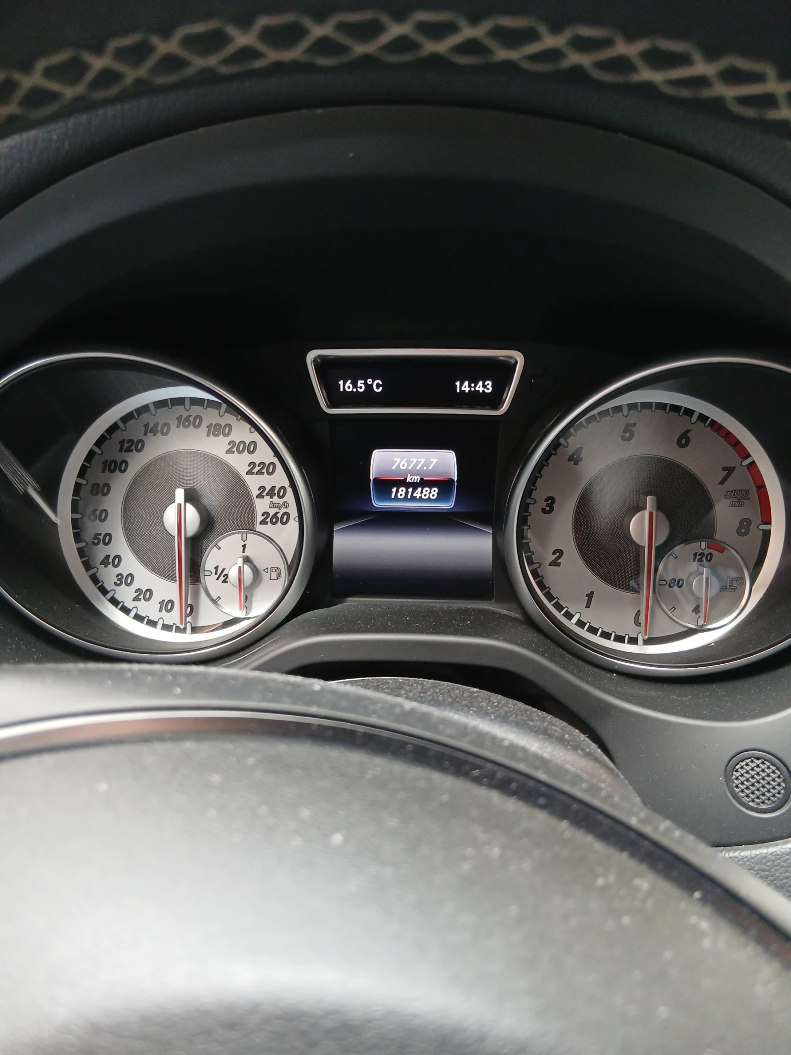 Mercedes-Benz CLA 180 Купе, снимка 5 - Автомобили и джипове - 54233324