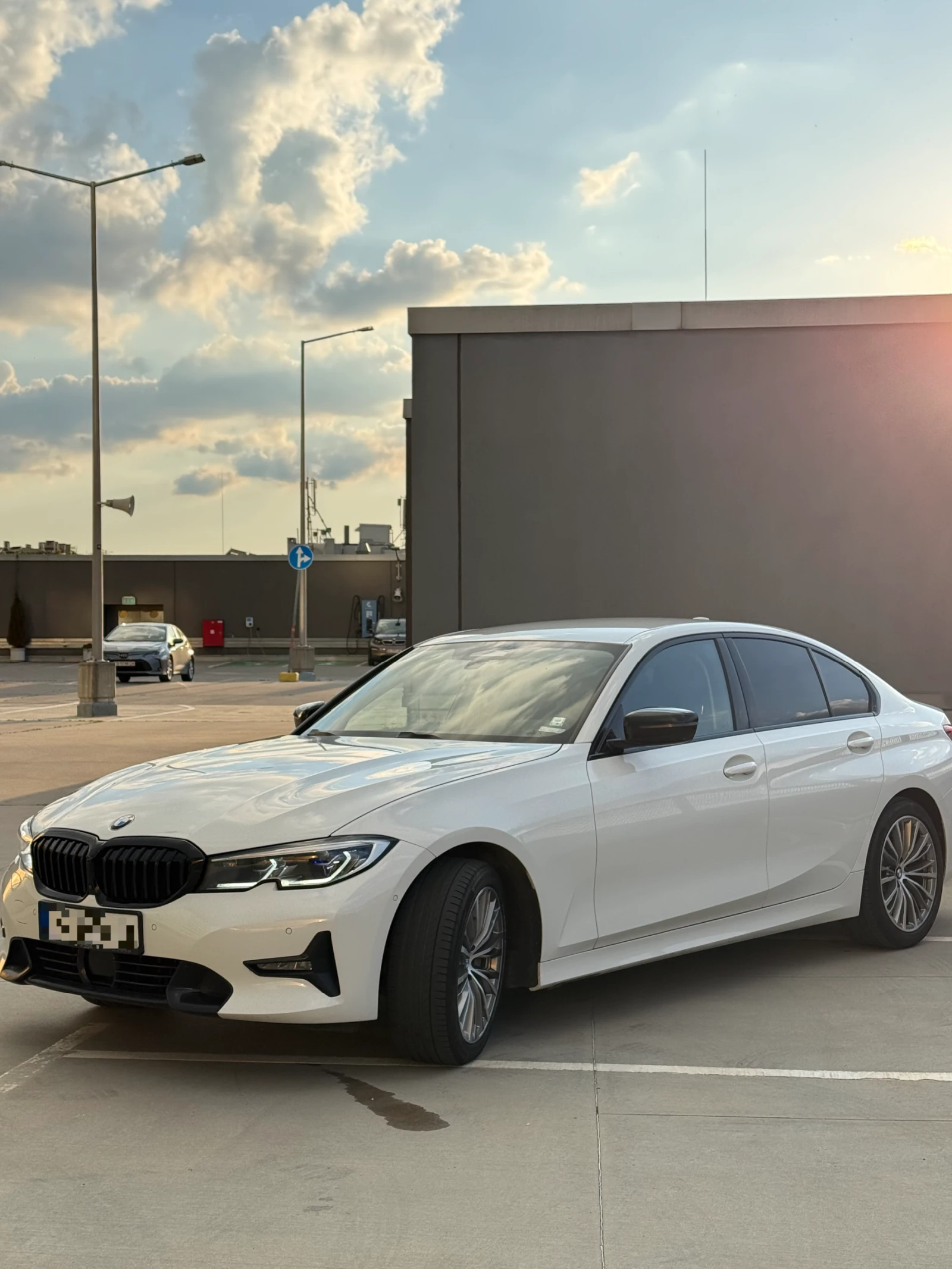 BMW 330 Laser/360 Camera/Full Assist/Подгрев/Кожа, снимка 15 - Автомобили и джипове - 54934849
