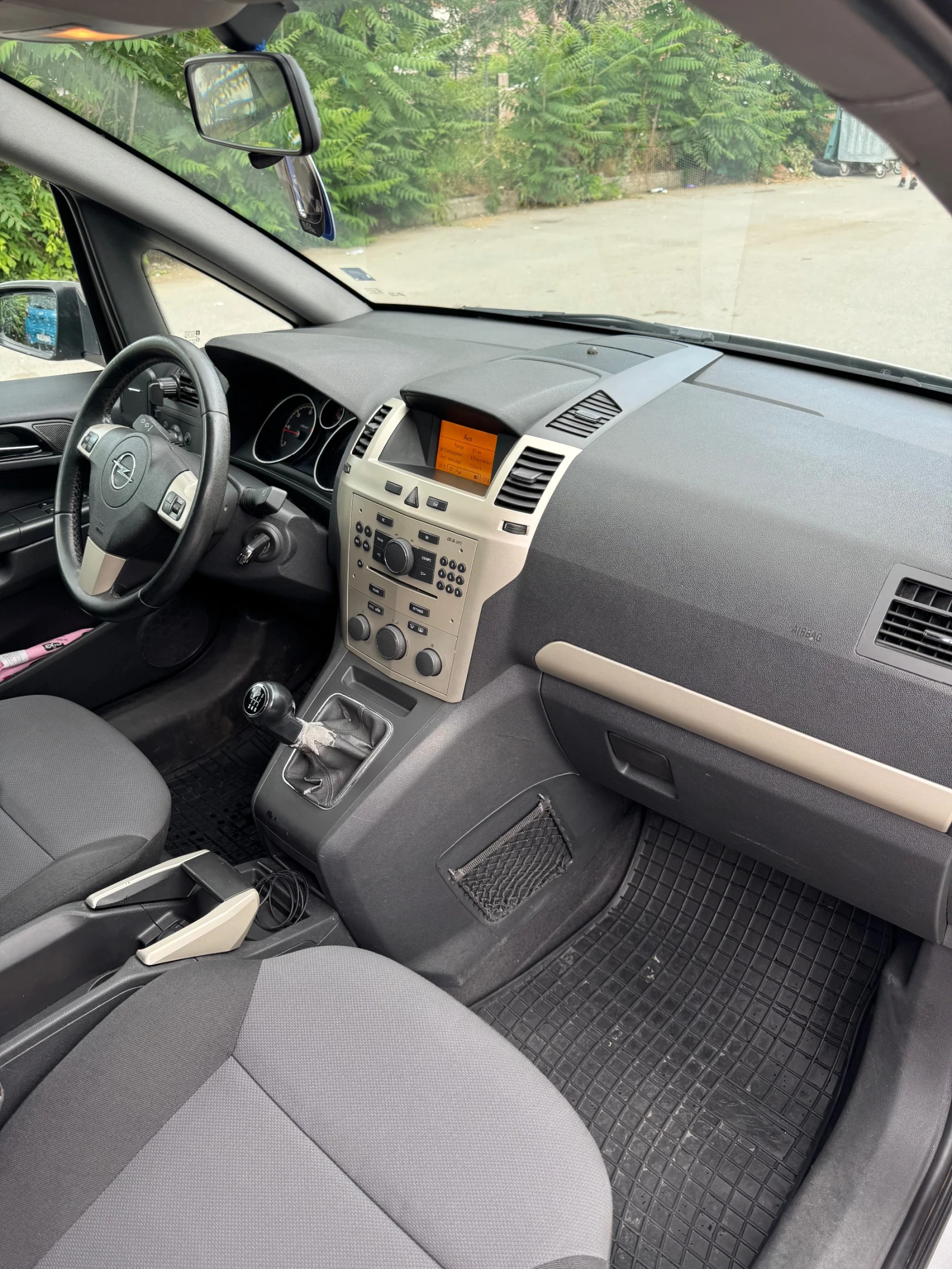 Opel Zafira 1.9 CDTI, снимка 8 - Автомобили и джипове - 55331133