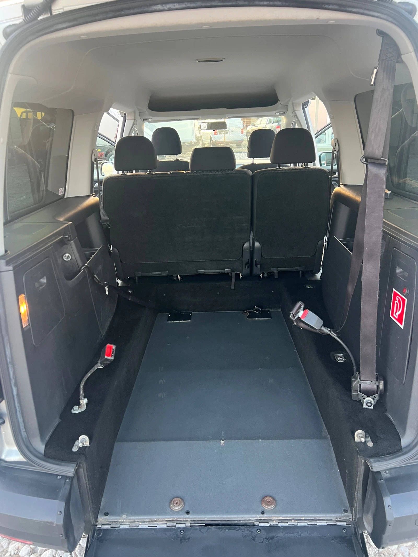 VW Caddy 5 МЕСТА-КЛИМАТИК-2.0TDI, снимка 10 - Автомобили и джипове - 55166948