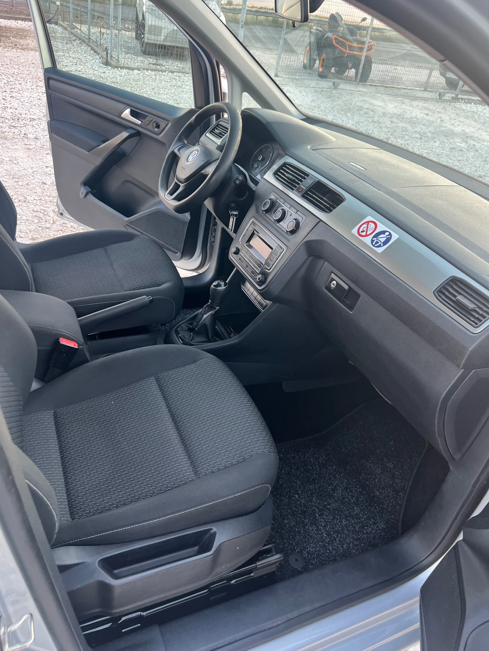 VW Caddy 5 МЕСТА-КЛИМАТИК-2.0TDI, снимка 17 - Автомобили и джипове - 55166948