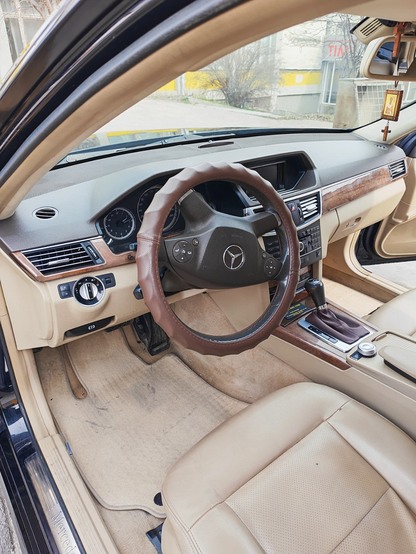 Mercedes-Benz E 220, снимка 16 - Автомобили и джипове - 55193758