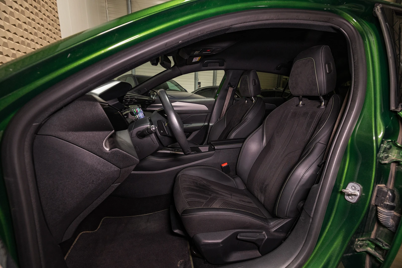 Peugeot 308 | 1.2 PureTech | Автоматик | Гаранция | , снимка 8 - Автомобили и джипове - 55554892