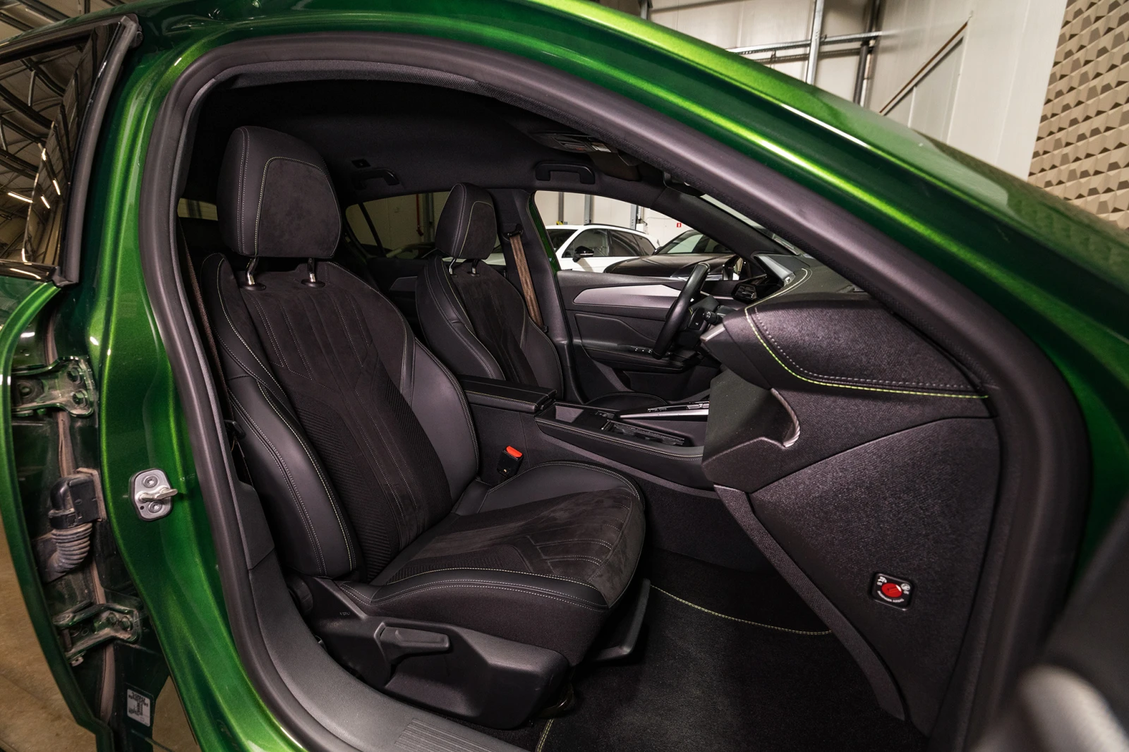 Peugeot 308 | 1.2 PureTech | Автоматик | Гаранция | , снимка 10 - Автомобили и джипове - 55554892