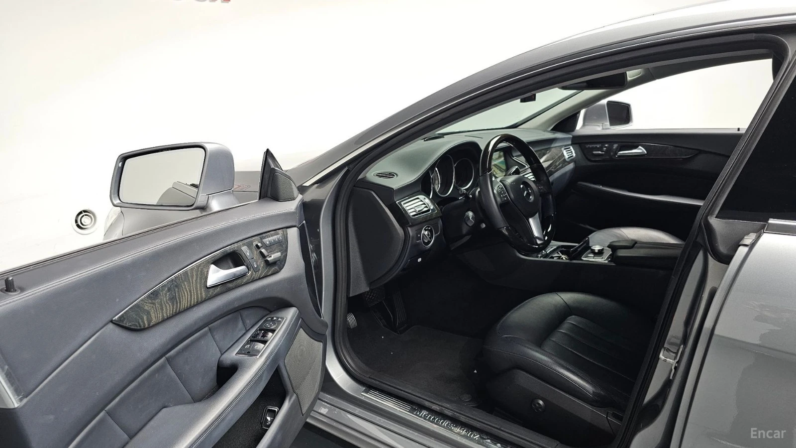 Mercedes-Benz CLS 350 КОЖА* ПОДГРЕВ* ОБДУХВАНЕ* ШИБИДАХ* КАМЕРА* LED* , снимка 8 - Автомобили и джипове - 55614576