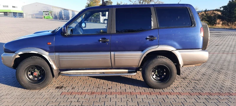 Nissan Terrano 2.7 , снимка 2 - Автомобили и джипове - 47653354