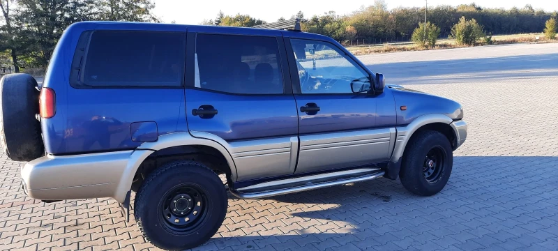 Nissan Terrano 2.7 , снимка 5 - Автомобили и джипове - 47653354