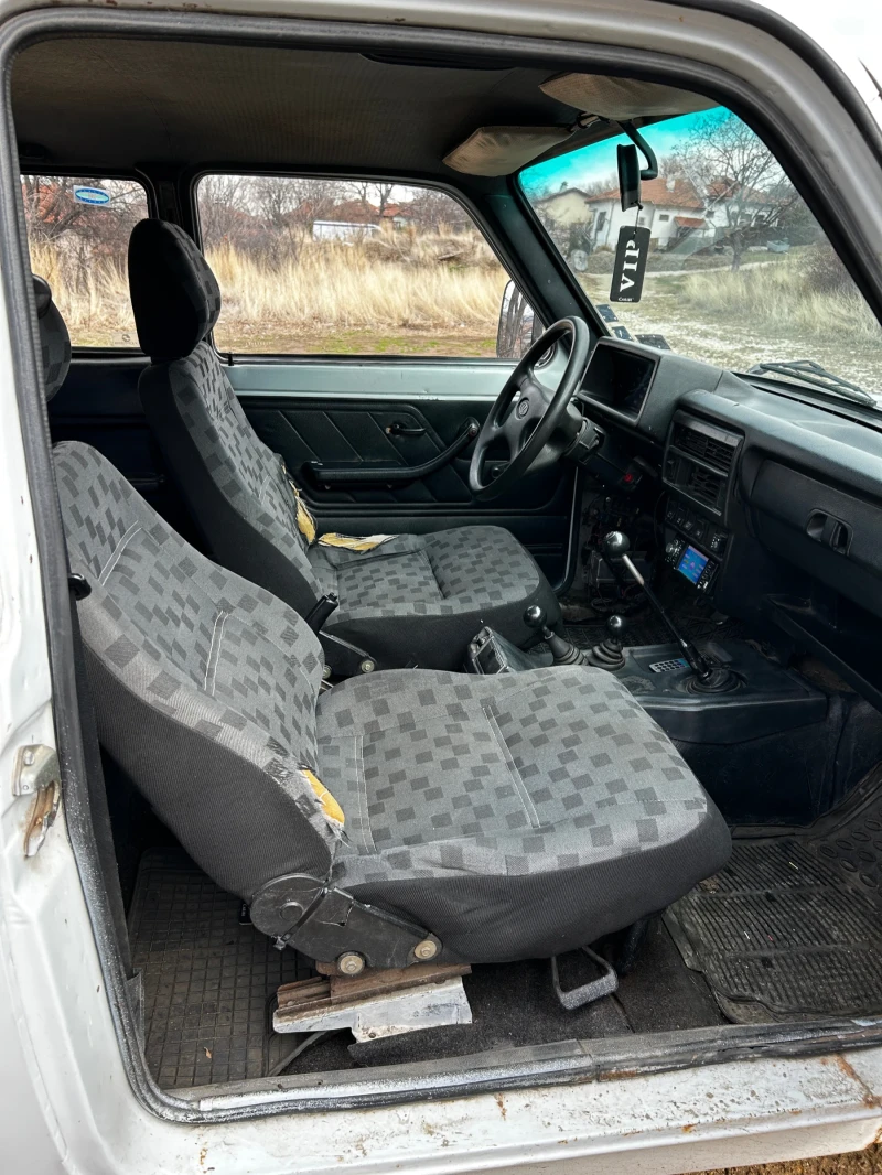 Lada Niva 1.7i, снимка 11 - Автомобили и джипове - 48322306