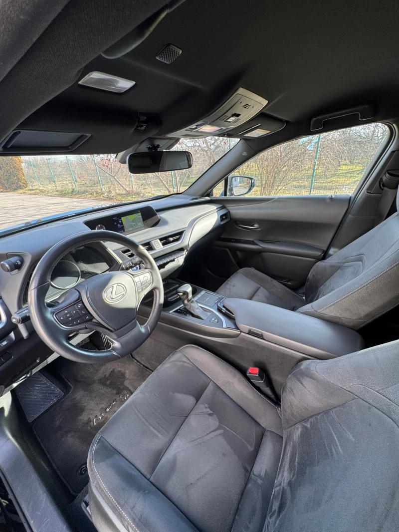 Lexus UX 250h, снимка 5 - Автомобили и джипове - 48906153