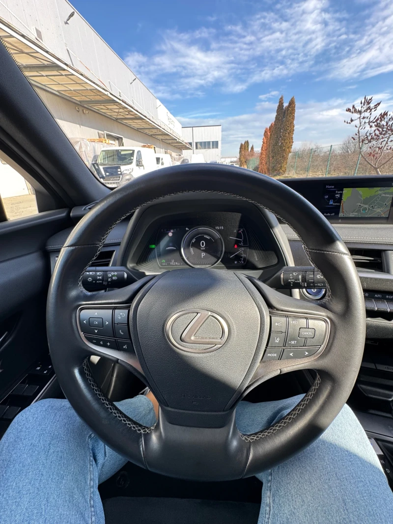 Lexus UX 250h, снимка 9 - Автомобили и джипове - 48906153