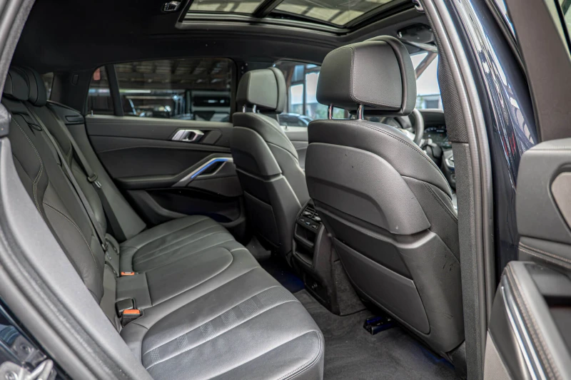 BMW X6 M50i/Harman Kardon/HuD/Панорама/Камера 360, снимка 8 - Автомобили и джипове - 49980854