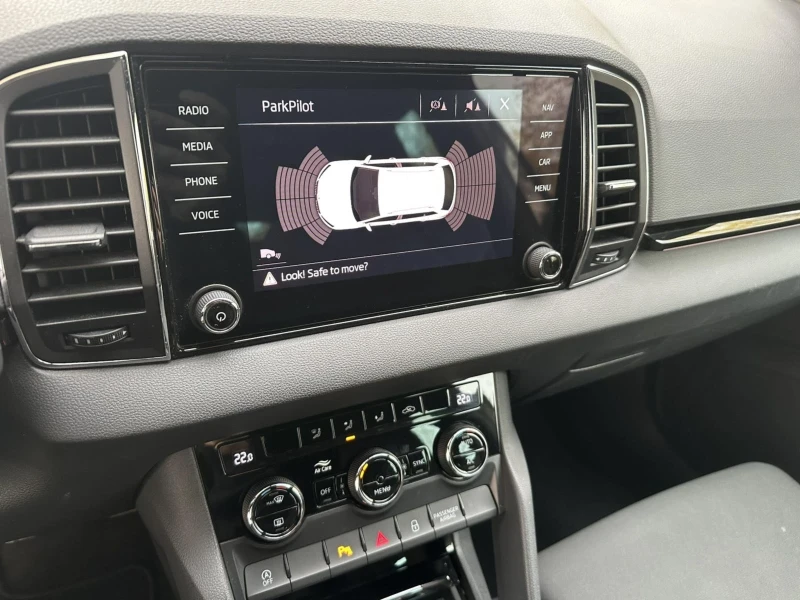 Skoda Karoq 1.5TSI, снимка 14 - Автомобили и джипове - 52393606