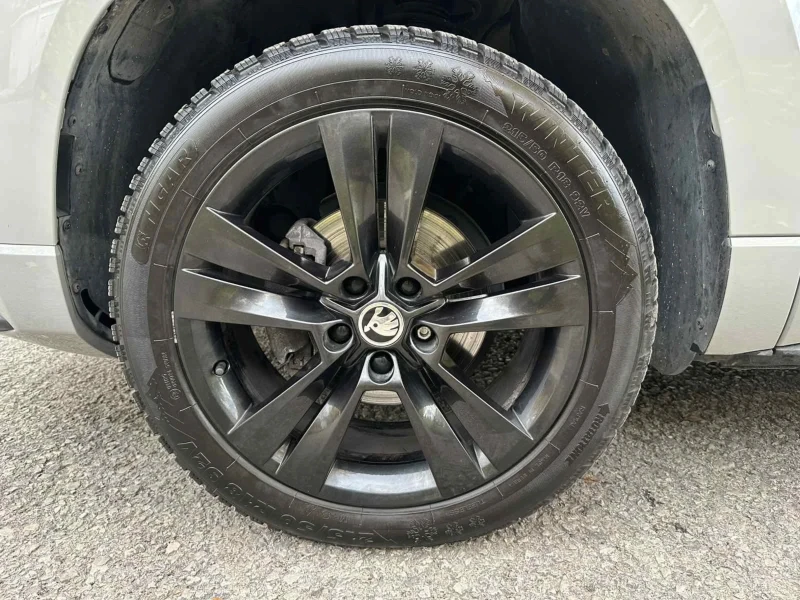 Skoda Karoq 1.5TSI, снимка 17 - Автомобили и джипове - 52393606