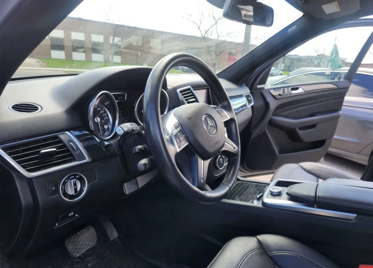 Mercedes-Benz ML 350 D * 360 КАМЕРА * ПОДГРЕВИ * НА ПРУЖИНИ * CARFAX * , снимка 7 - Автомобили и джипове - 54433378