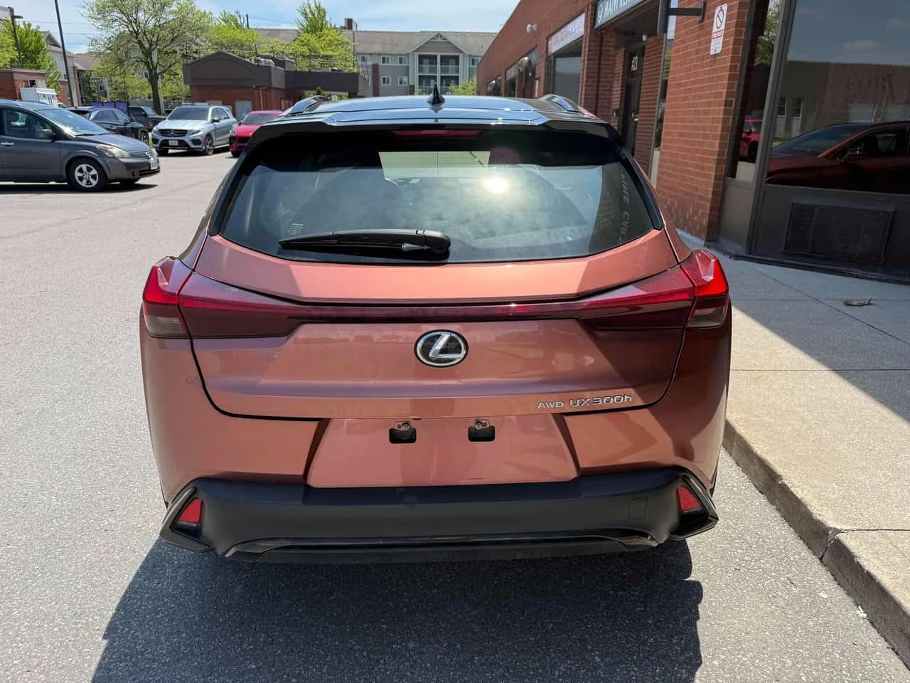 Lexus UX 300h CARFAX, снимка 4 - Автомобили и джипове - 54687740