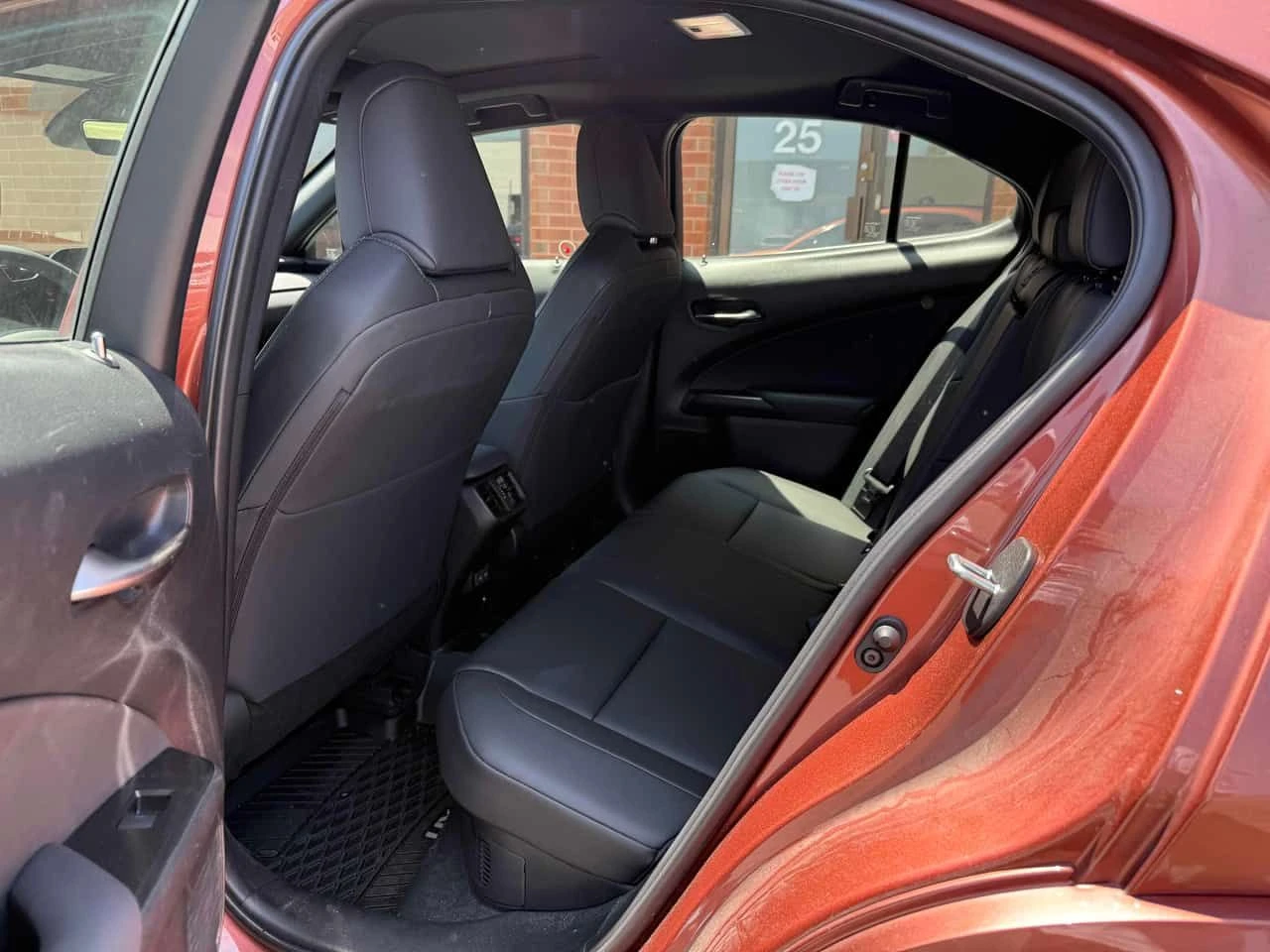Lexus UX 300h CARFAX, снимка 10 - Автомобили и джипове - 54687740