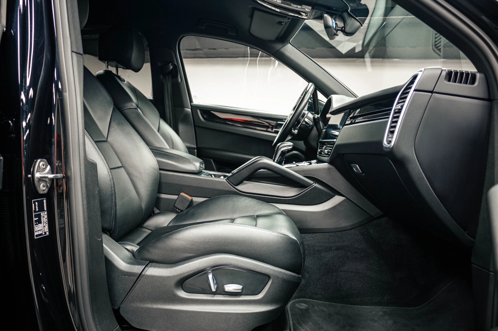 Porsche Cayenne 3.0 V6 Sport Chrono Package, снимка 16 - Автомобили и джипове - 54729125