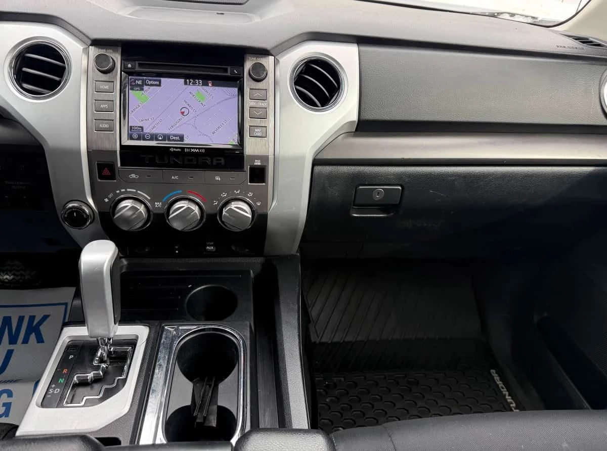 Toyota Tundra * 4x4 Double Cab SR5 Plus 5.7L * , снимка 9 - Автомобили и джипове - 55048195