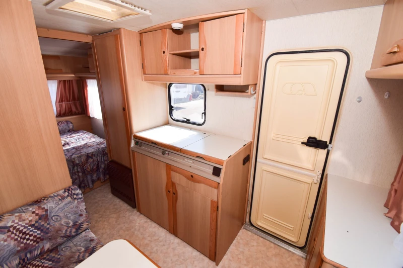 Каравана Adria Unika B 432 PS+ ФОРСЕЛТ, снимка 10 - Каравани и кемпери - 47298823