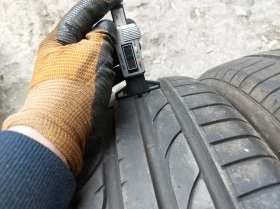 Гуми Летни 235/40R19, снимка 3