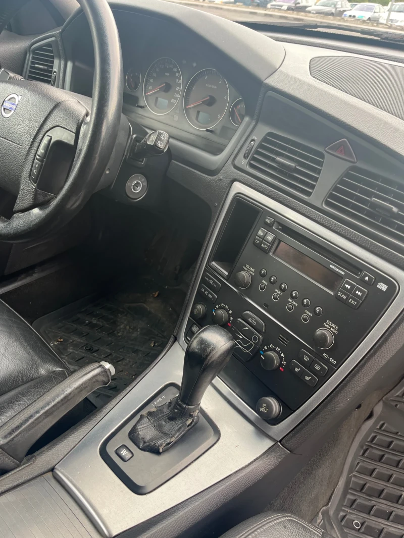 Volvo V70 Цената е до 07.10 2400лв, снимка 7 - Автомобили и джипове - 47392662