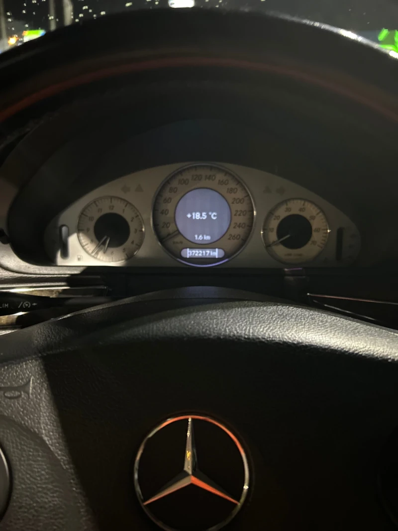 Mercedes-Benz E 500, снимка 7 - Автомобили и джипове - 51948505