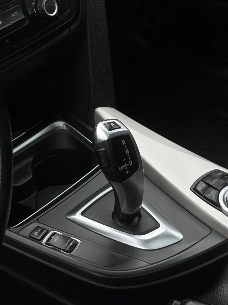 BMW 320 184кс 4X4 F31, снимка 12 - Автомобили и джипове - 53293545