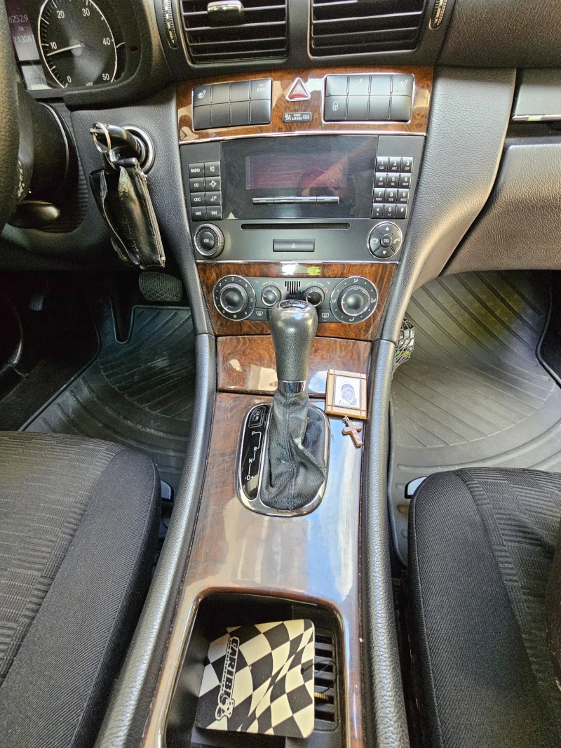 Mercedes-Benz C 220 CDI, снимка 12 - Автомобили и джипове - 53364970