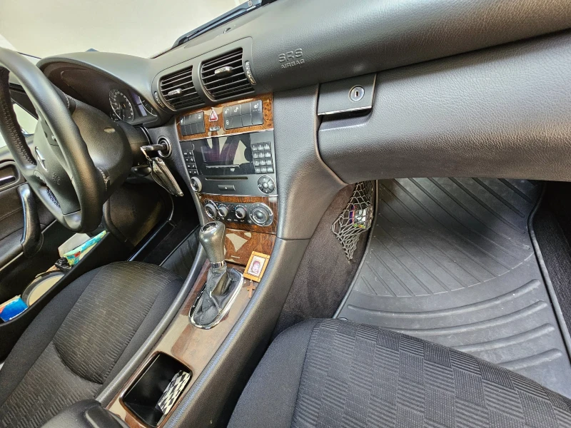 Mercedes-Benz C 220 CDI, снимка 11 - Автомобили и джипове - 53364970