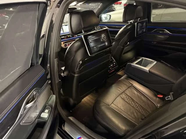 BMW 750 750i xDrive / М пакет/Карбон/2 ключа/Дистроник/, снимка 11 - Автомобили и джипове - 53714930