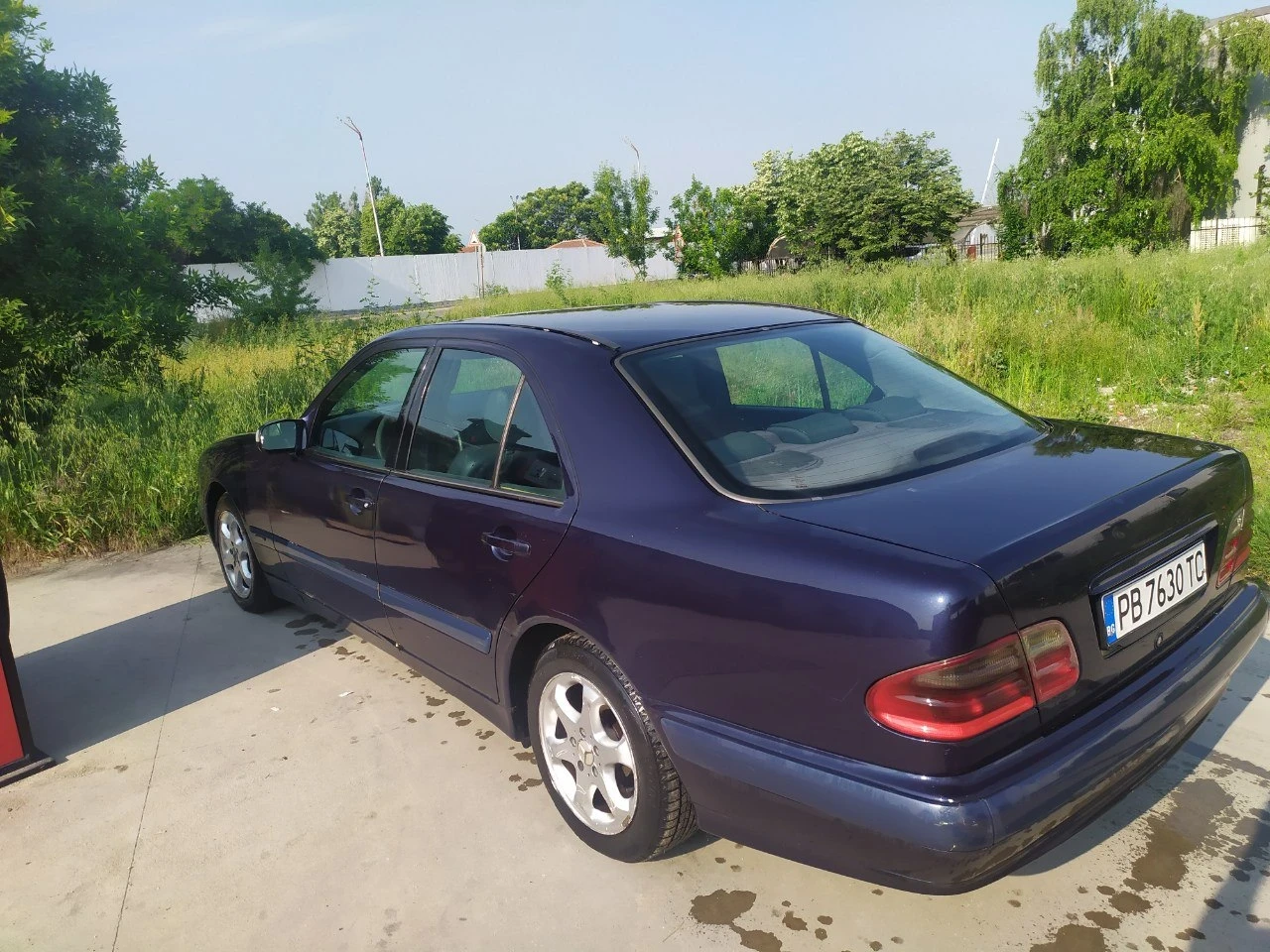Mercedes-Benz E 220  - изображение 3