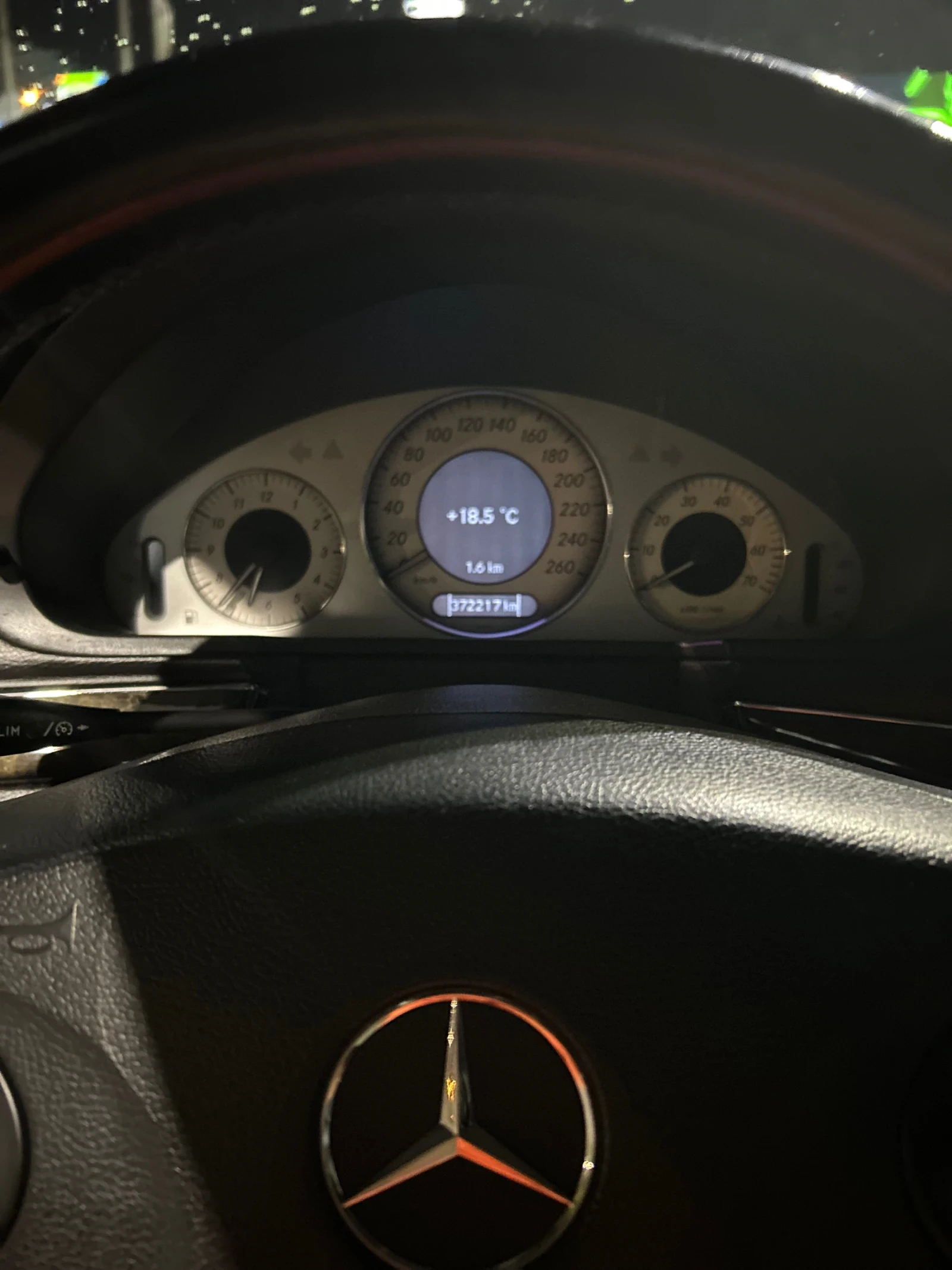 Mercedes-Benz E 500  - изображение 9